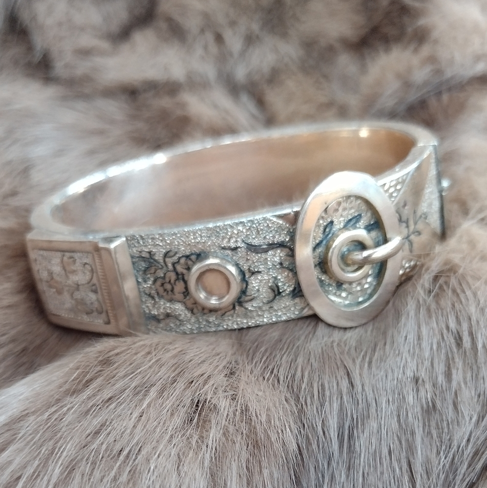 Antique Gold Filled Engraved Locking Belt Bracelet 1900s - Picture 2 of 9